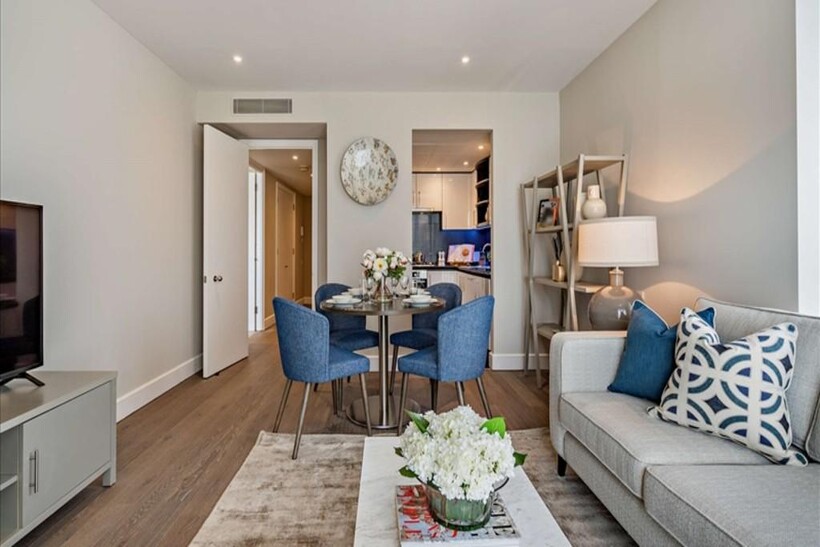 Westferry Circus, Circus Apartments 1 bed apartment to rent - £2,860 pcm (£660 pw)