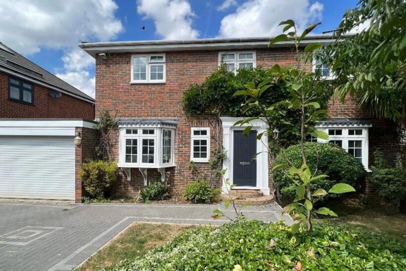 Illingworth, Windsor SL4 5 bed detached house to rent - £4,000 pcm (£923 pw)