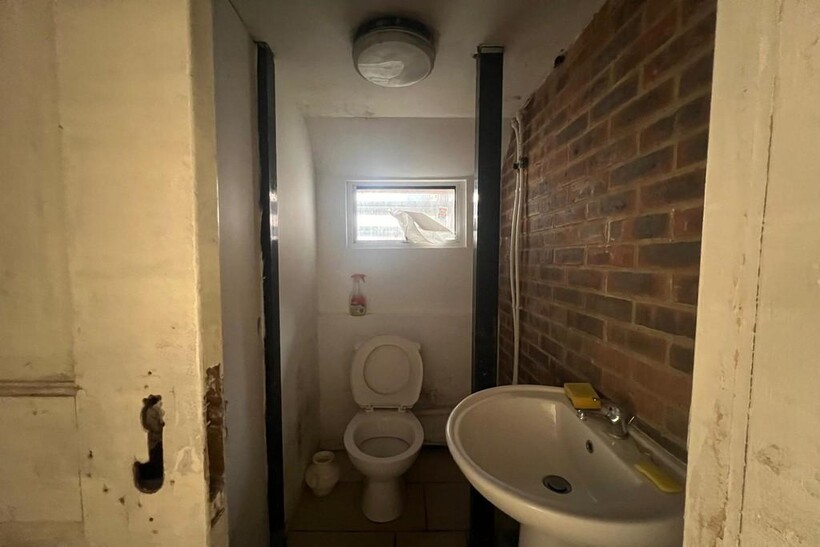 Church Street, Slough SL1 House to rent - £2,500 pcm (£577 pw)