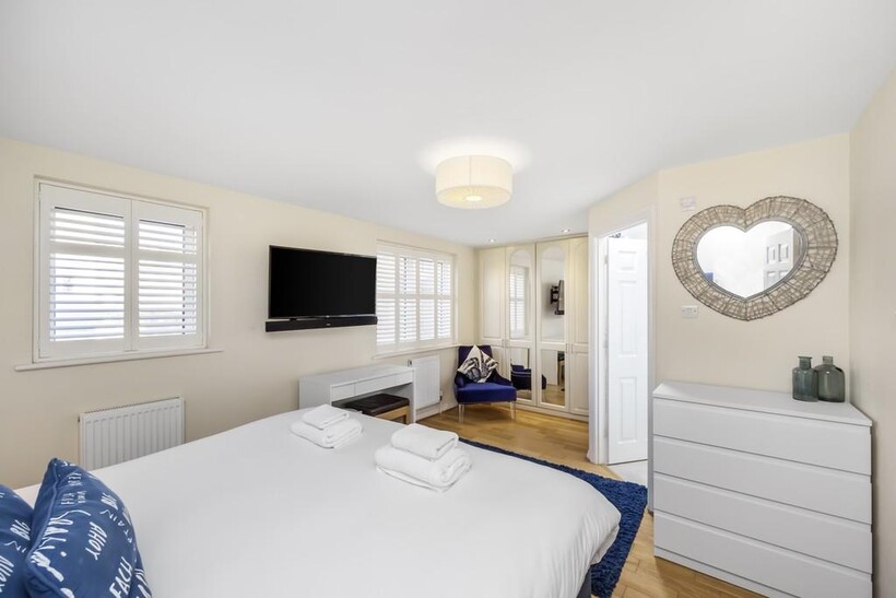 Neptune Court, Brighton Marina Village 3 bed apartment to rent - £5,200 pcm (£1,200 pw)
