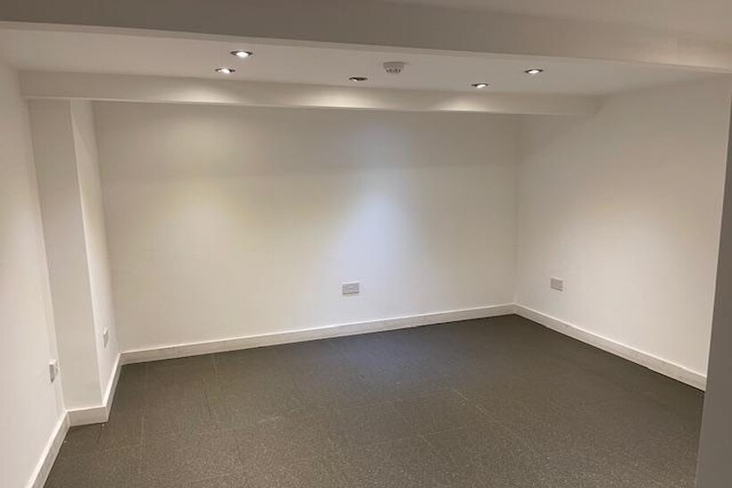 Kensington Church Street, London W8 Property to rent - £5,417 pcm (£1,250 pw)