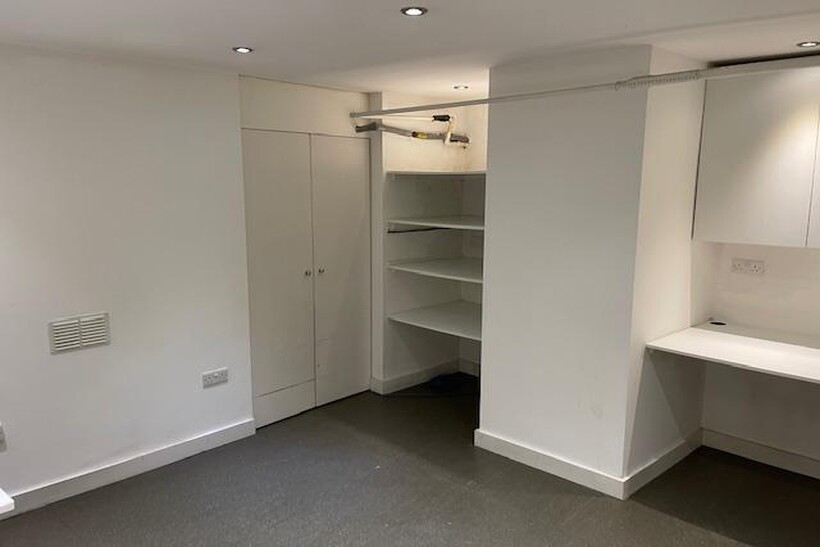 Kensington Church Street, London W8 Property to rent - £5,417 pcm (£1,250 pw)