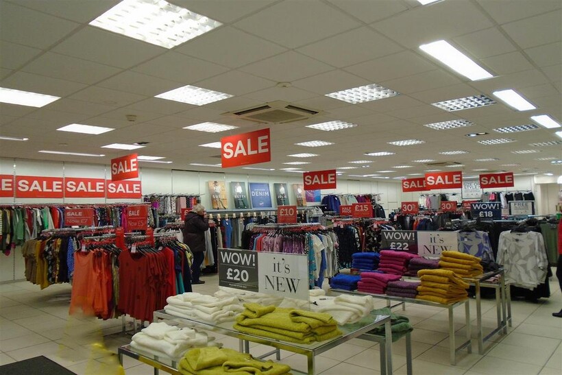 24-26 High Street Evesham Retail property (high street) to rent - £3,000 pcm (£692 pw)