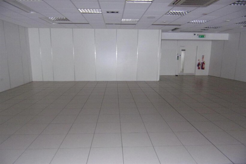 24-26 High Street Evesham Retail property (high street) to rent - £3,000 pcm (£692 pw)