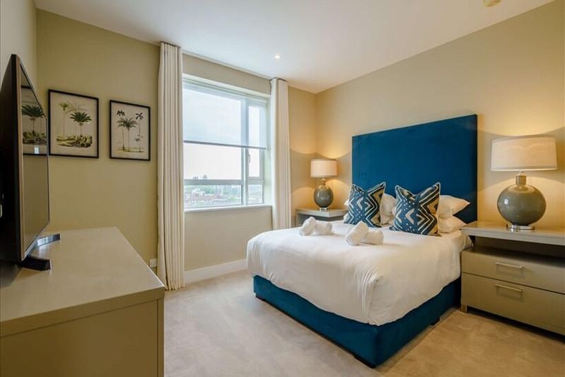 39 Westferry Circus, London, E14 2 bed apartment to rent - £4,117 pcm (£950 pw)