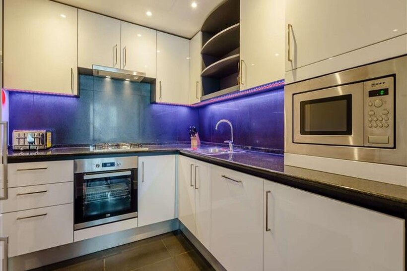 39 Westferry Circus, London, E14 2 bed apartment to rent - £4,117 pcm (£950 pw)