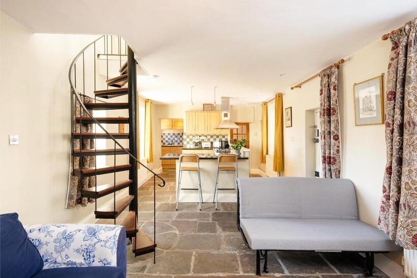 Richmond Dale, Bristol BS8 2 bed cottage to rent - £3,600 pcm (£831 pw)