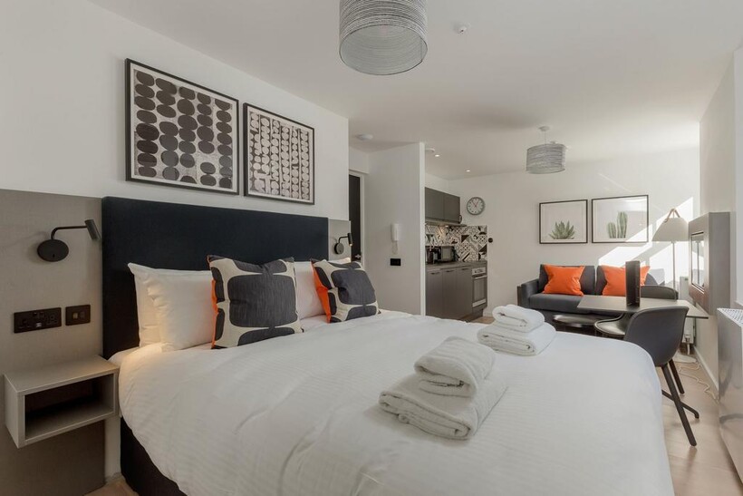 Market Street, Edinburgh EH1 1 bed serviced apartment to rent - £2,700 pcm (£623 pw)