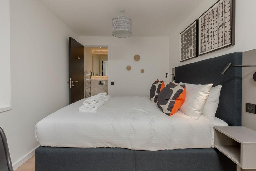 Market Street, Edinburgh EH1 1 bed serviced apartment to rent - £2,700 pcm (£623 pw)