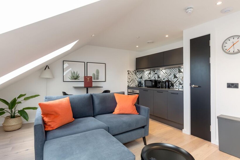 Market Street, Edinburgh EH1 1 bed serviced apartment to rent - £3,000 pcm (£692 pw)