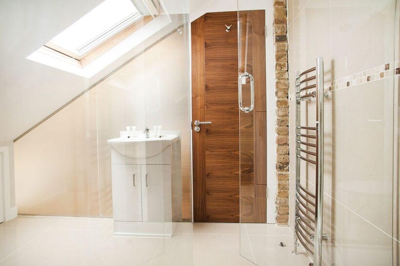 Hammersmith Grove, London W6 1 bed serviced apartment to rent - £2,550 pcm (£588 pw)