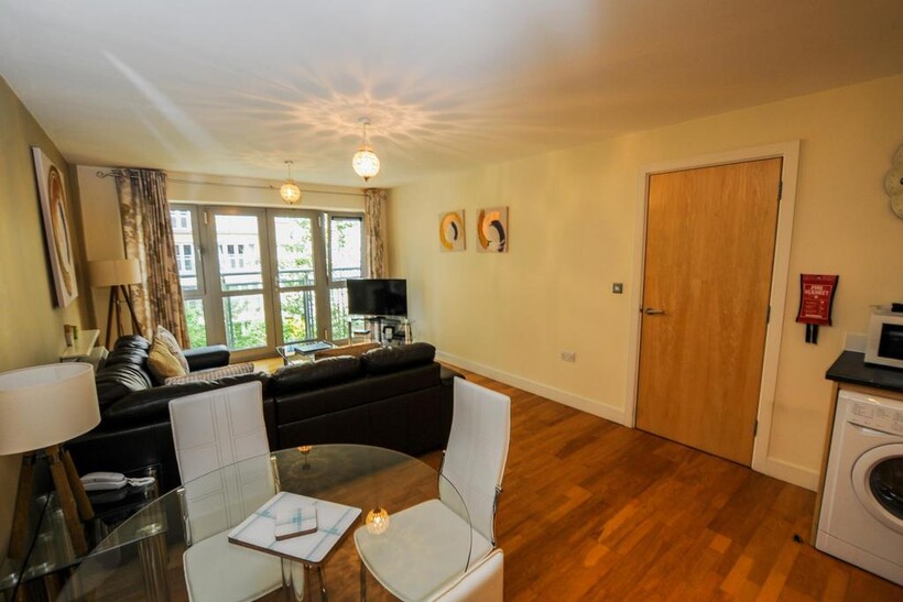 Montague Street, Bristol BS2 Serviced apartment to rent - £2,520 pcm (£582 pw)