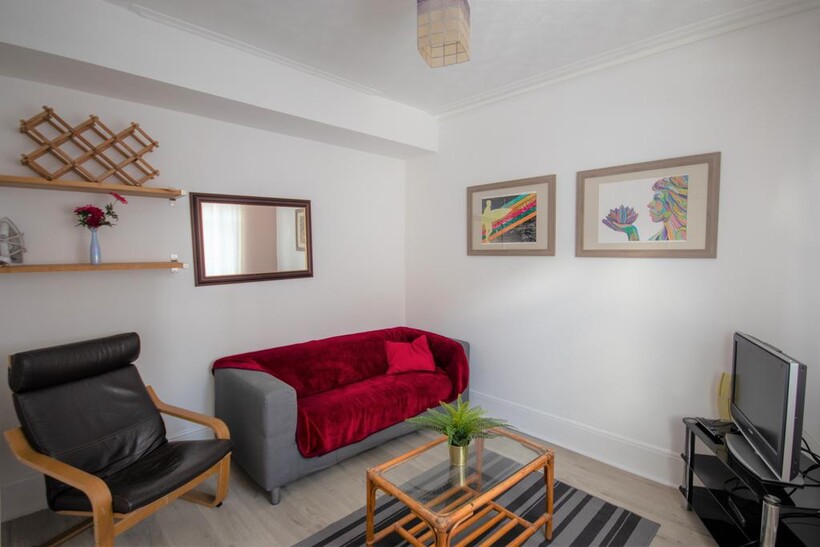 Harold Road, Southsea PO4 5 bed terraced house to rent - £2,544 pcm (£587 pw)