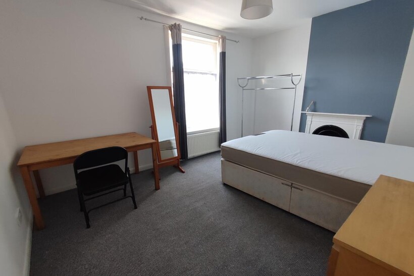 Jubilee Road, Southsea PO4 4 bed terraced house to rent - £2,072 pcm (£478 pw)