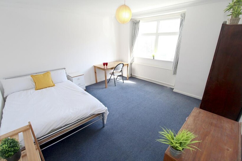 Francis Avenue, Southsea PO4 5 bed terraced house to rent - £2,589 pcm (£597 pw)