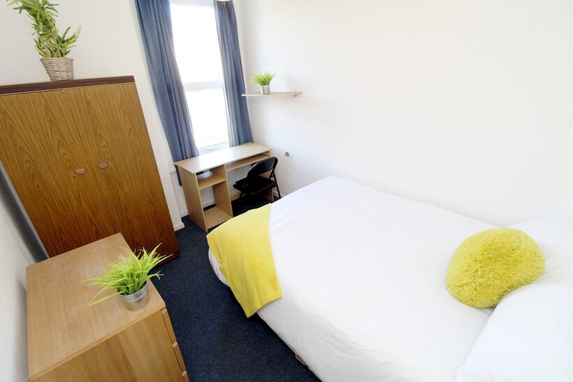 Francis Avenue, Southsea PO4 5 bed terraced house to rent - £2,589 pcm (£597 pw)