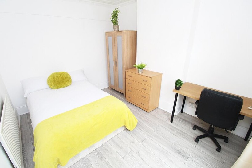 Jessie Road, Southsea PO4 5 bed terraced house to rent - £2,589 pcm (£597 pw)