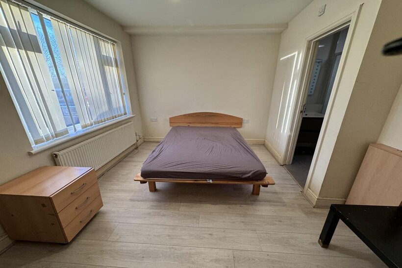 Wellington Road South, HOUNSLOW... House share to rent - £850 pcm (£196 pw)