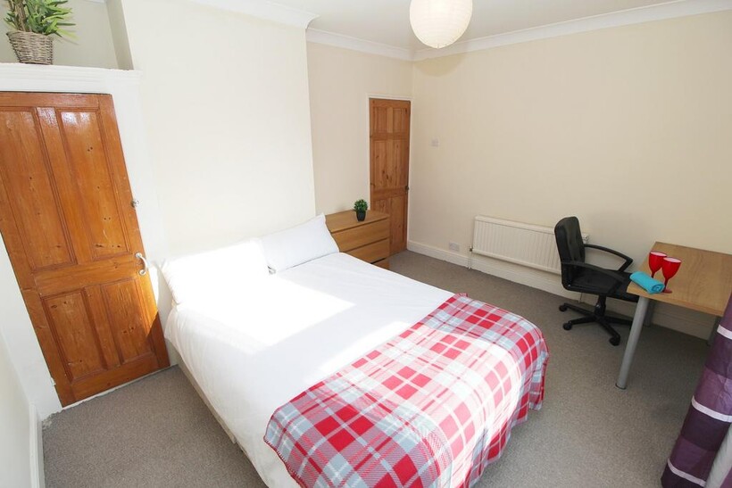 Harrow Road, Southsea PO5 5 bed terraced house to rent - £2,589 pcm (£597 pw)