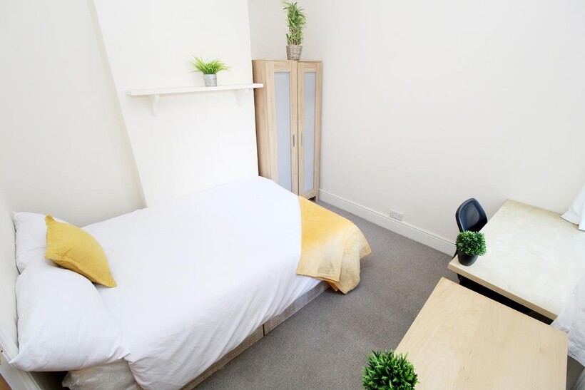 Harrow Road, Southsea PO5 5 bed terraced house to rent - £2,589 pcm (£597 pw)