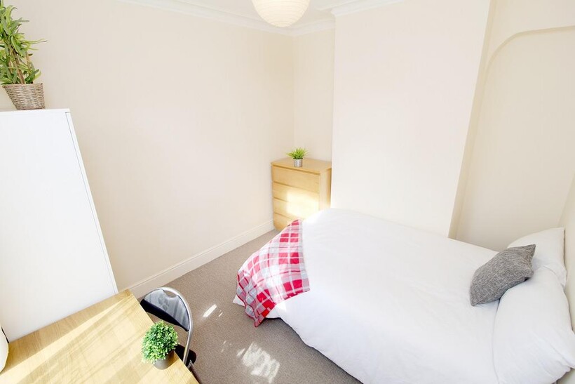 Harrow Road, Southsea PO5 5 bed terraced house to rent - £2,589 pcm (£597 pw)