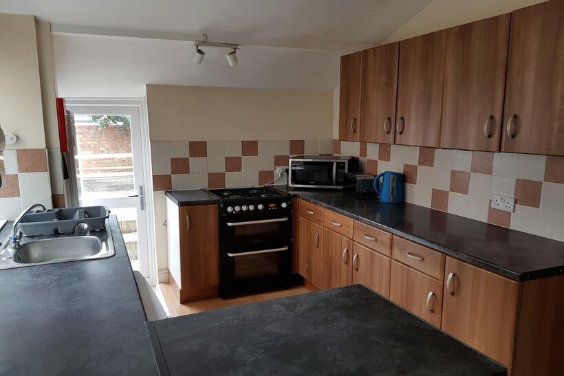 St. Augustine Road, Southsea PO4 5 bed terraced house to rent - £2,550 pcm (£588 pw)