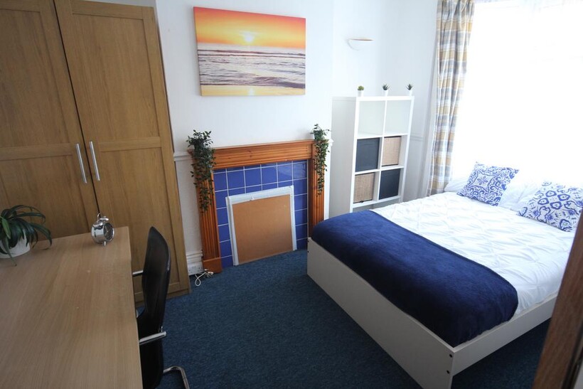 Heidelberg Road, Southsea PO4 3 bed semi-detached house to rent - £1,350 pcm (£312 pw)