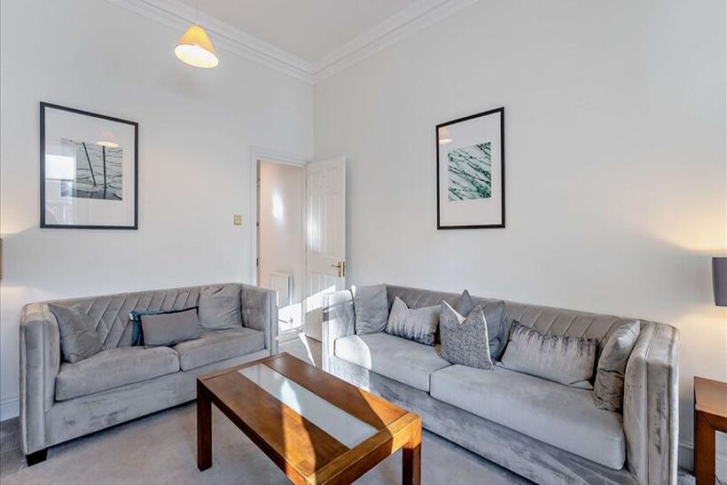 Lexham Gardens, London W8 2 bed flat to rent - £4,116 pcm (£950 pw)