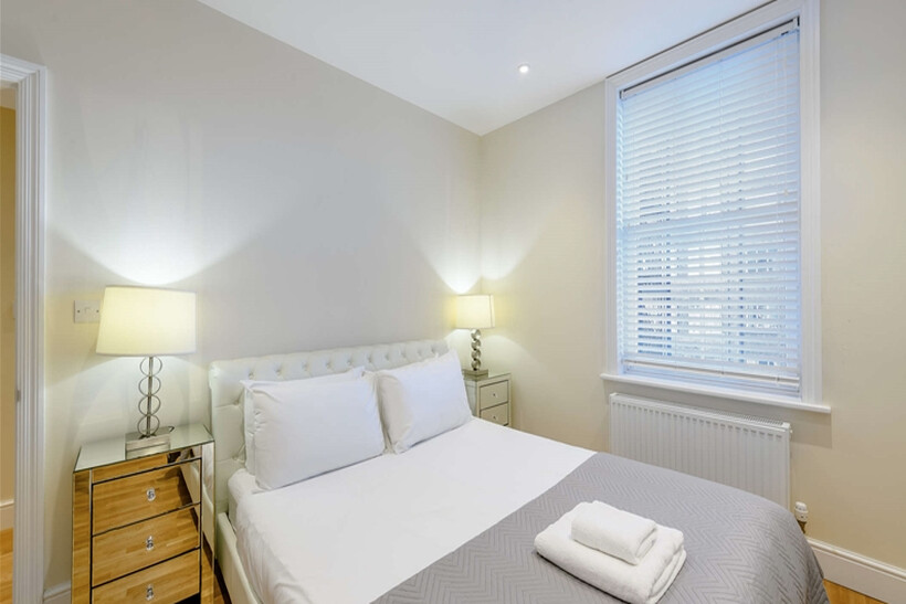 Hamlet Gardens, London W6 1 bed flat to rent - £2,556 pcm (£590 pw)