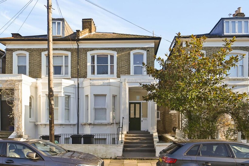 Percy Road, London W12 1 bed flat to rent - £1,900 pcm (£438 pw)
