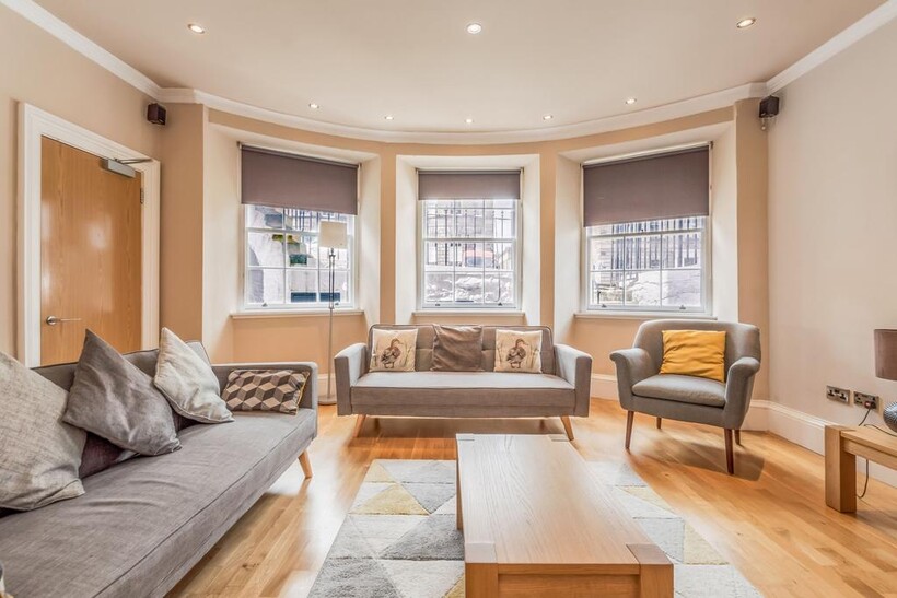 North Castle Street, Edinburgh EH2 3 bed serviced apartment to rent - £9,600 pcm (£2,215 pw)