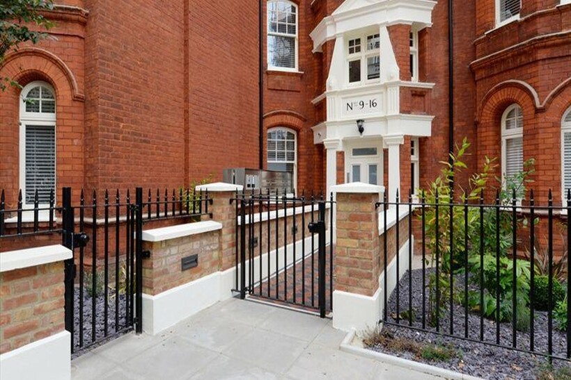 Hamlet Gardens, London. W6 1 bed apartment to rent - £2,557 pcm (£590 pw)