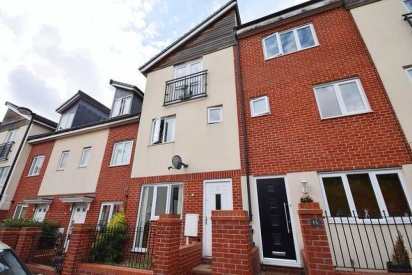 Brentleigh Way, Stoke-on-Trent ST1 4 bed terraced house to rent - £1,200 pcm (£277 pw)