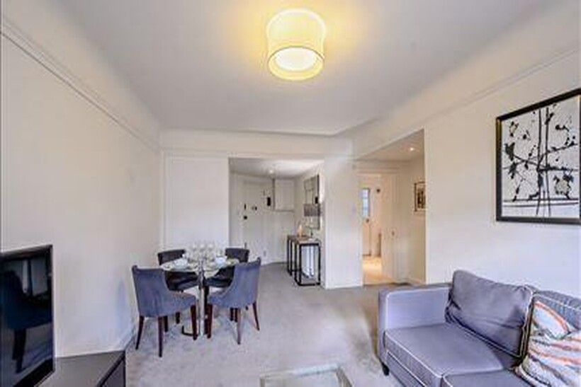 Fulham Road, London. SW3 2 bed apartment to rent - £4,767 pcm (£1,100 pw)