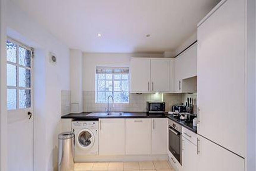 Fulham Road, London. SW3 2 bed apartment to rent - £4,767 pcm (£1,100 pw)