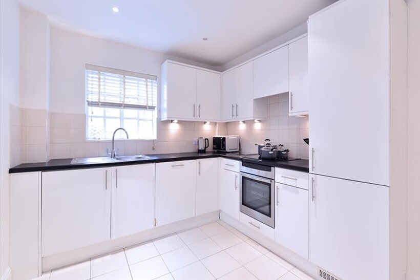 Fulham Road, London SW3 2 bed flat to rent - £4,766 pcm (£1,100 pw)