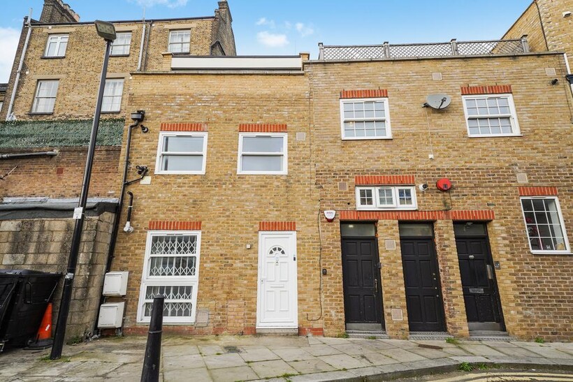 Granby Street, London E2 3 bed terraced house to rent - £3,495 pcm (£807 pw)