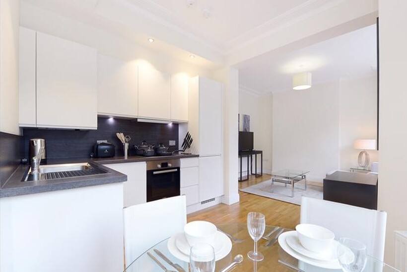 Hamlet Gardens, London W6 1 bed flat to rent - £2,860 pcm (£660 pw)
