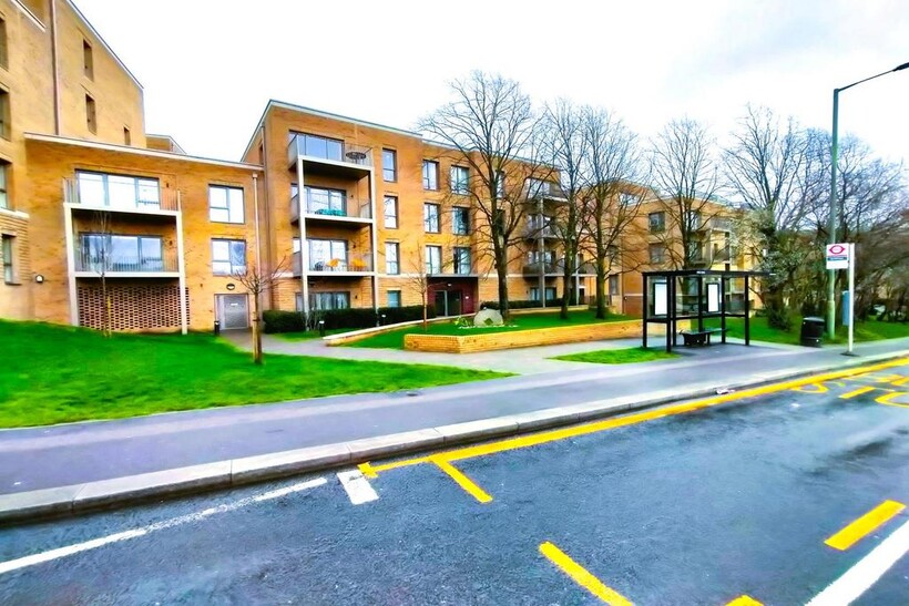 Anemone Apartments, Mill Hill, NW7 2 bed apartment to rent - £2,200 pcm (£508 pw)