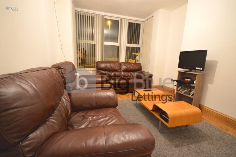 10 Beechwood Crescent, Burley, Leeds LS4 4 bed property to rent - £1,820 pcm (£420 pw)
