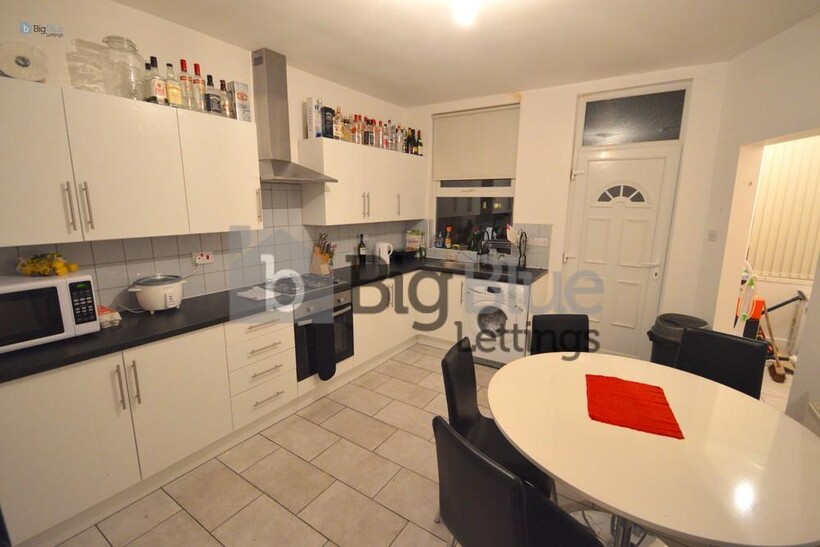 10 Beechwood Crescent, Burley, Leeds LS4 4 bed property to rent - £1,820 pcm (£420 pw)