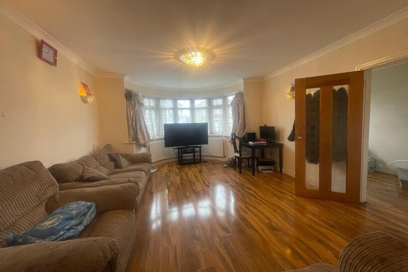 Lynton Road, Harrow HA2 3 bed semi-detached house to rent - £2,400 pcm (£554 pw)