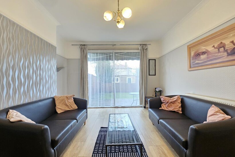 Imperial Drive, Harrow HA2 1 bed apartment to rent - £1,599 pcm (£369 pw)