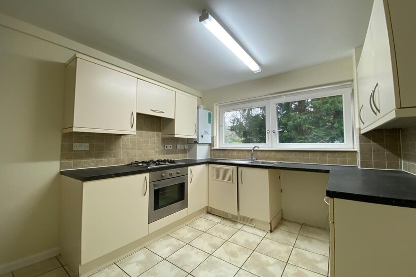 Lindsay Road, Poole BH13 2 bed flat to rent - £1,250 pcm (£288 pw)