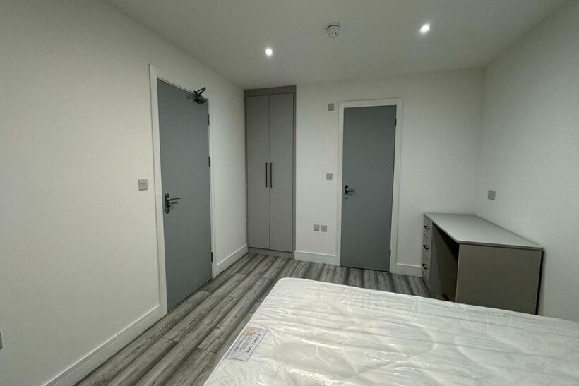 Blumfield Crescent,  Slough, SL1 House share to rent - £1,000 pcm (£231 pw)