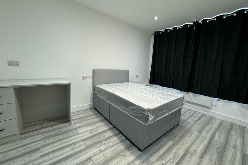 Blumfield Crescent,  Slough, SL1 House share to rent - £1,000 pcm (£231 pw)