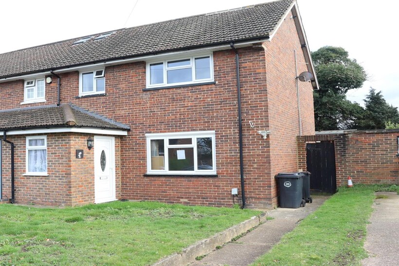 Beaufort Road, Woking GU22 3 bed end of terrace house to rent - £2,200 pcm (£508 pw)