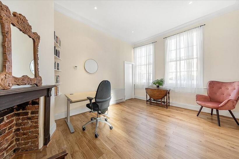 Greyhound Road, Hammersmith, London, W6 1 bed apartment to rent - £1,850 pcm (£427 pw)