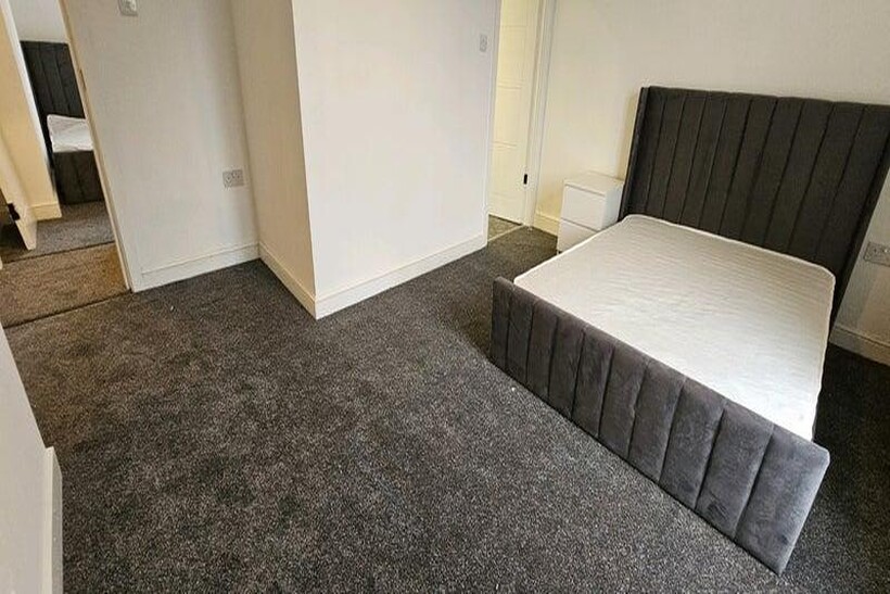Brindley Street( 3 En suite rooms)... 3 bed terraced house to rent - £1,950 pcm (£450 pw)