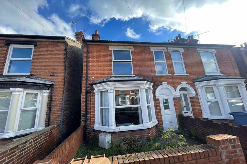Faraday Road, Ipswich IP4 3 bed semi-detached house to rent - £1,100 pcm (£254 pw)